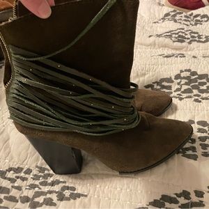 Kelsi Dugger green suede boots 7.5
